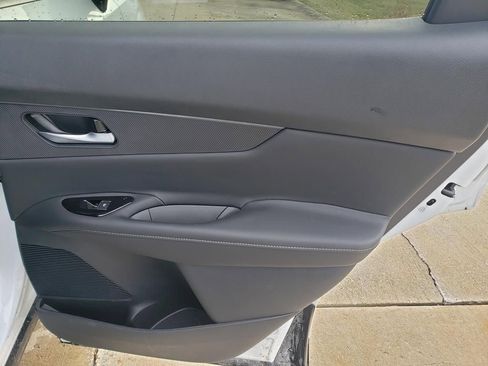 Used 2025 Nissan Murano SV image 23