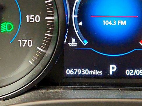 Used 2020 Jaguar F-PACE Premium image 16