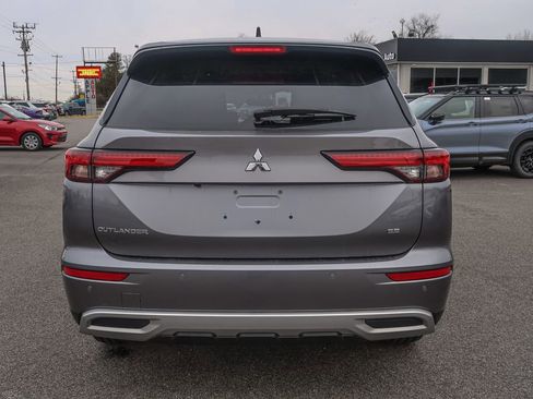 Used 2022 Mitsubishi Outlander SE image 11