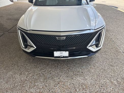 Certified 2024 Cadillac Lyriq Luxury w/ LPO, Floor Liner Package AWD/4WD image 32