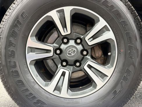 Used 2019 Toyota Tacoma TRD Sport w/ Technology Package AWD/4WD image 14