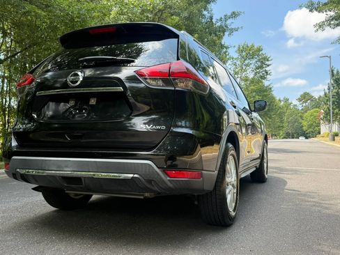 Used 2018 Nissan Rogue SV AWD/4WD image 5