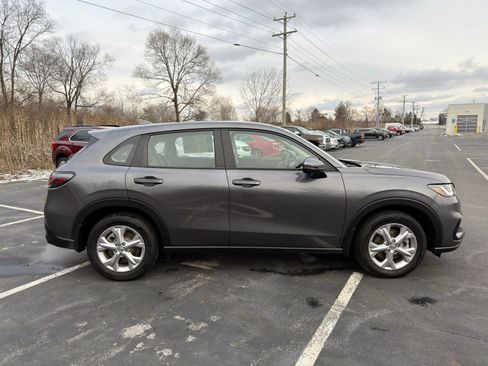 Used 2023 Honda HR-V LX image 7
