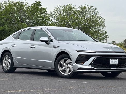 New 2026 Hyundai Sonata SE FWD image 2