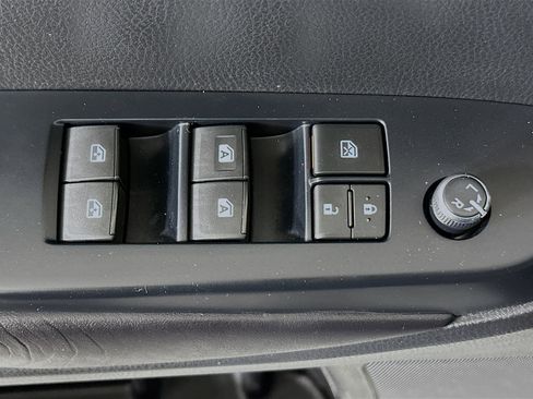 Used 2019 Toyota Highlander XLE FWD image 14
