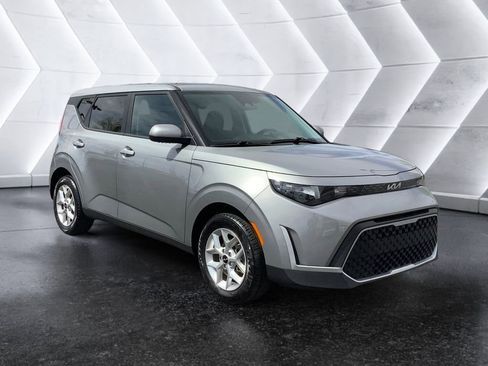 Used 2024 Kia Soul LX w/ Option Group 015 FWD image 1