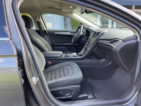 Used 2019 Ford Fusion SE image 21