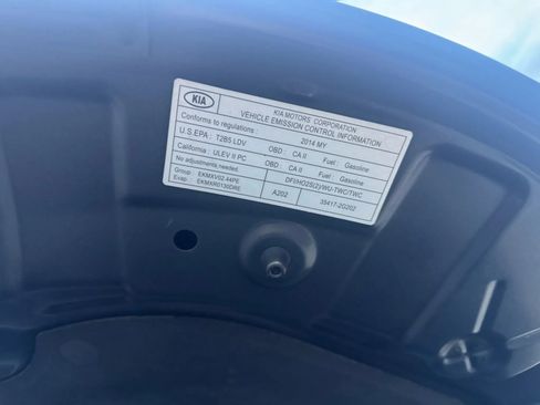 Used 2014 Kia Sorento LX image 19