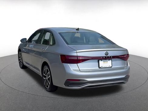 Used 2025 Volkswagen Jetta SE image 10