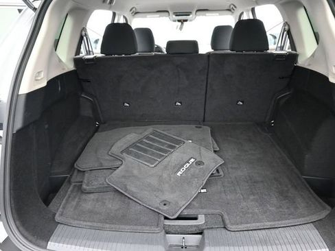 Used 2023 Nissan Rogue SV image 28