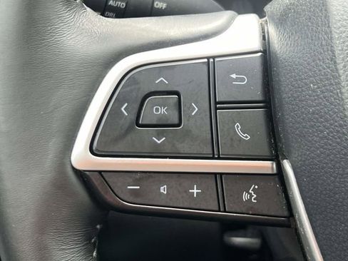 Used 2023 Toyota Highlander XLE AWD/4WD image 23