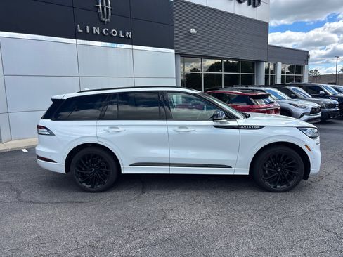 Used 2023 Lincoln Aviator Reserve w/ Equipment Group 201A AWD/4WD image 8