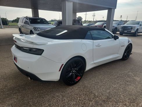 Used 2018 Chevrolet Camaro LT RWD image 8