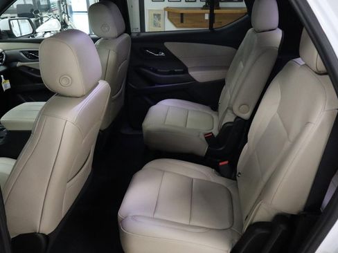 Used 2023 Chevrolet Traverse LT image 18