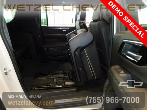 New 2025 Chevrolet Suburban Premier w/ Sun And Tow Package image 32