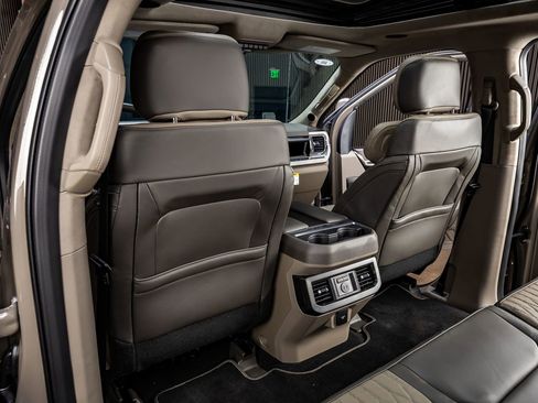 Used 2026 Ford F450 Platinum w/ Platinum Plus Package image 34