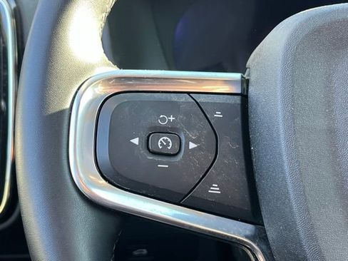 Used 2025 Volvo XC40 B5 Plus image 16