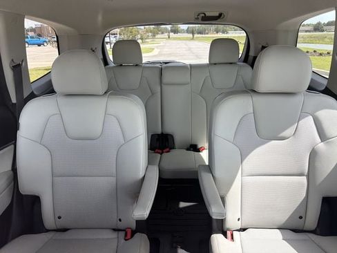 Used 2025 Kia Telluride S FWD image 23