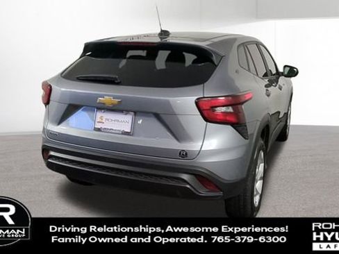 Used 2024 Chevrolet Trax LS w/ LS Convenience Package image 8