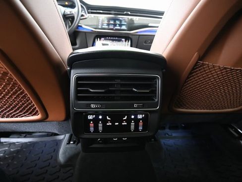 Used 2022 Audi Q8 Premium Plus w/ Premium Plus Package image 31