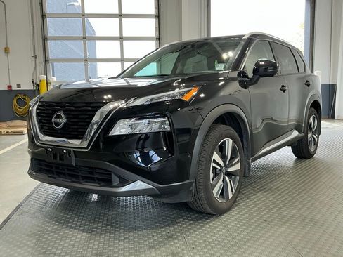 Used 2023 Nissan Rogue SL w/ SL Premium Package image 2