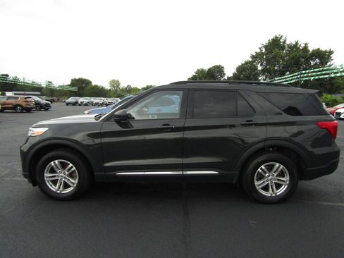 Used 2023 Ford Explorer XLT w/ Equipment Group 202A AWD/4WD image 4