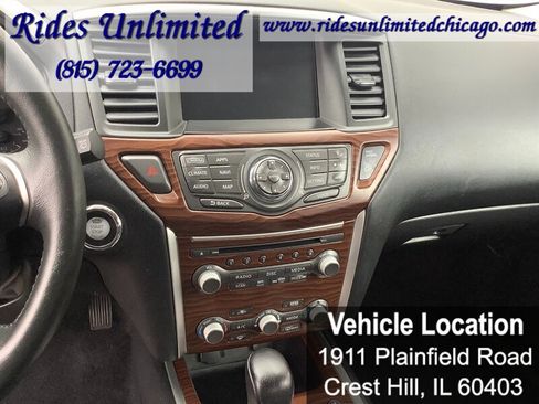 Used 2017 Nissan Pathfinder Platinum w/ Family Entertainment Package AWD/4WD image 26