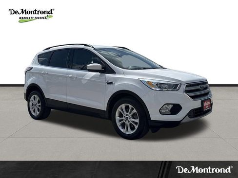 Used 2017 Ford Escape SE w/ Equipment Group 201A image 3