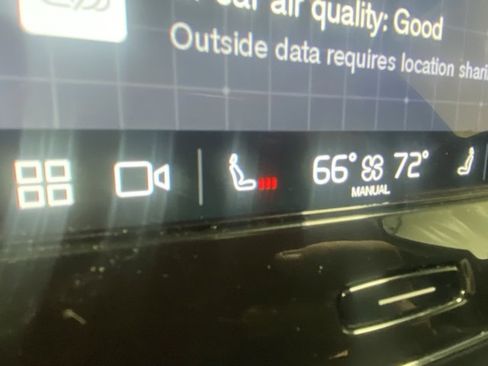 Certified 2025 Volvo XC40 B5 Plus image 24