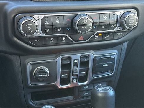 Used 2018 Jeep Wrangler Unlimited Sahara image 24