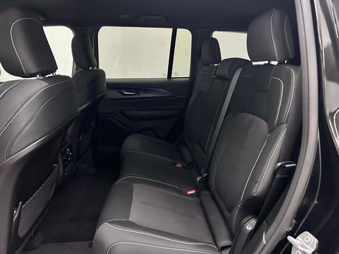 New 2025 Jeep Grand Cherokee Laredo w/ Trailer Tow Package image 19