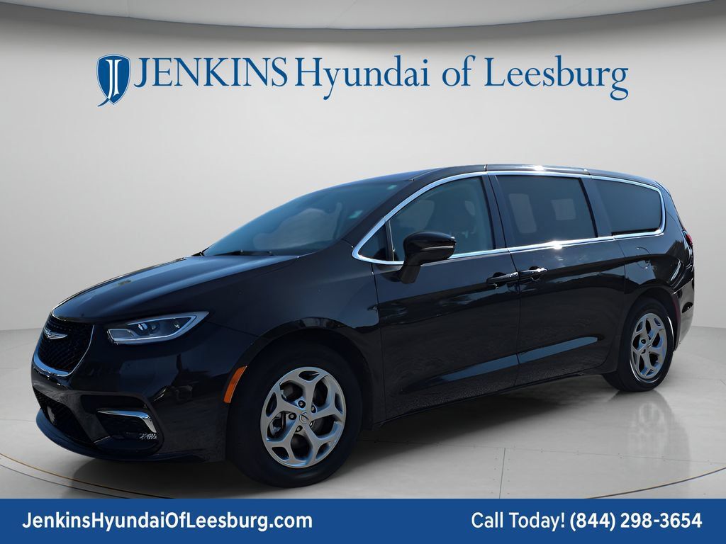 Used 2024 Chrysler Pacifica Limited FWD image 9