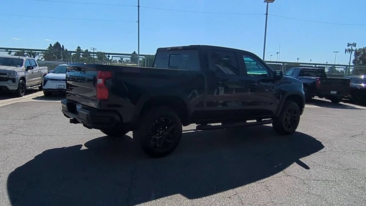 Used 2025 Chevrolet Silverado 1500 LT Trail Boss w/ Convenience Package II AWD/4WD image 8