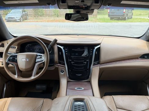 Used 2017 Cadillac Escalade Platinum AWD/4WD image 20