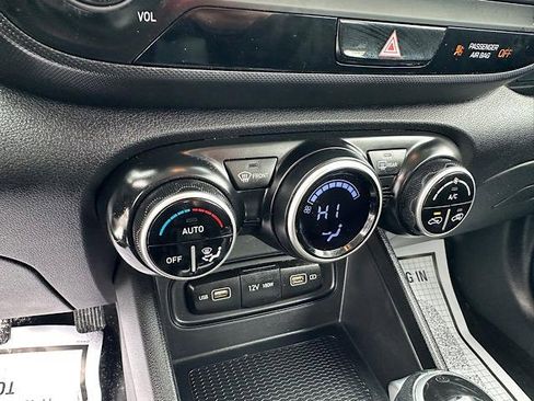 Used 2022 Hyundai Venue SEL w/ Cargo Package image 30