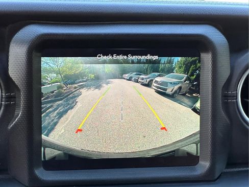 Used 2021 Jeep Wrangler Unlimited Sahara w/ Cold Weather Group AWD/4WD image 25