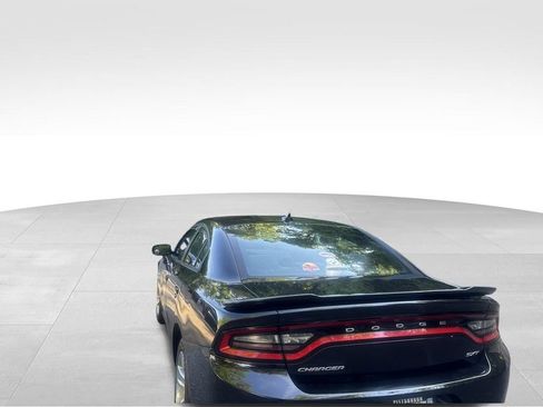 Used 2016 Dodge Charger SXT RWD image 3