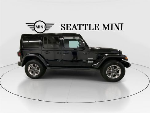 Used 2021 Jeep Wrangler Unlimited Sahara w/ Uconnect 4C Nav & Sound Group image 13