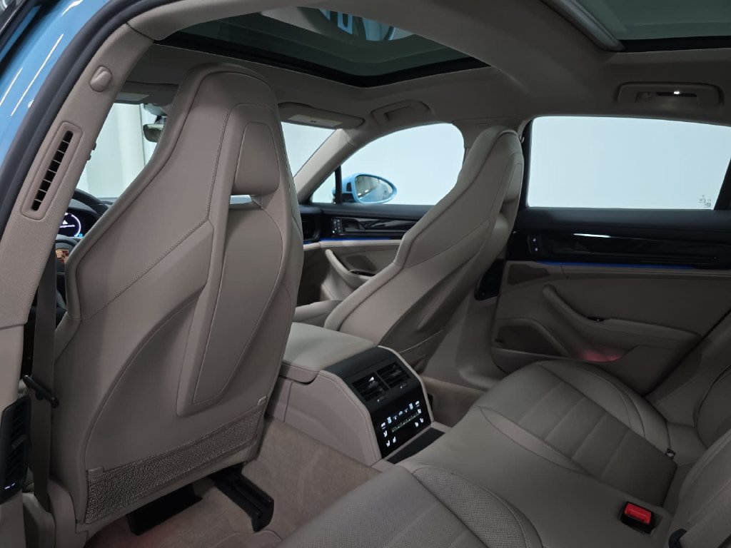 Certified 2026 Porsche Panamera 4 E-Hybrid AWD/4WD image 28