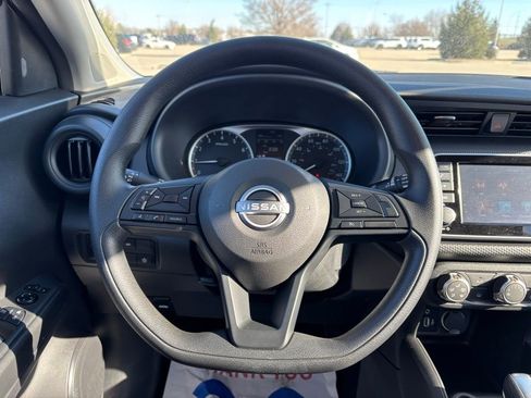 Used 2025 Nissan Kicks Play S image 11
