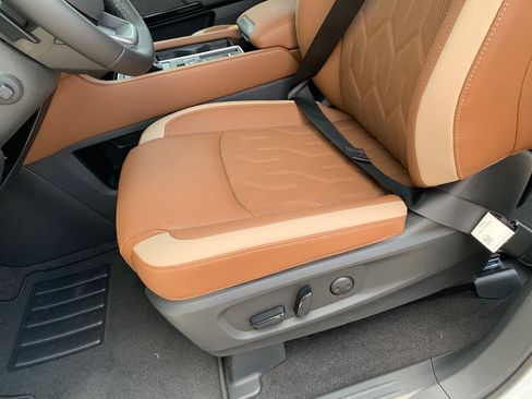 New 2026 Nissan Pathfinder Platinum FWD image 24