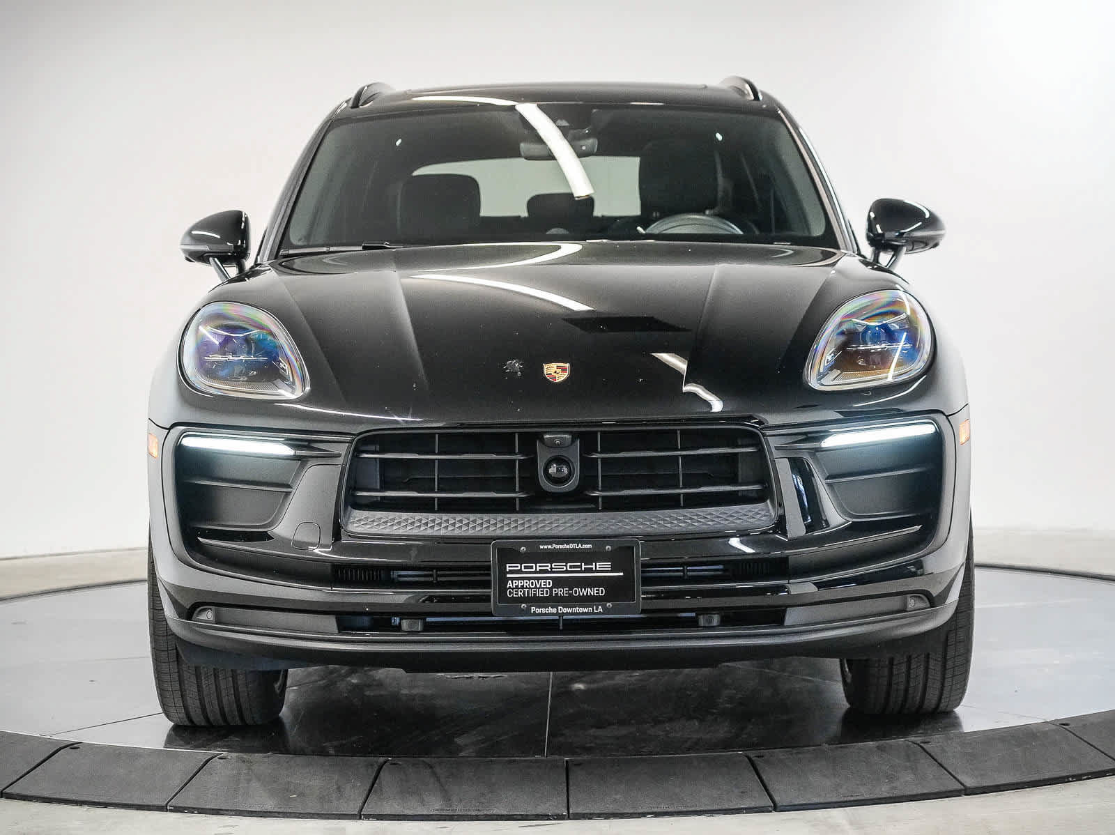 Certified 2026 Porsche Macan AWD/4WD image 4