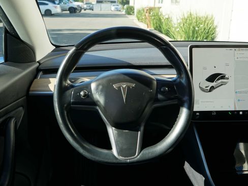 Used 2018 Tesla Model 3 Long Range RWD image 39
