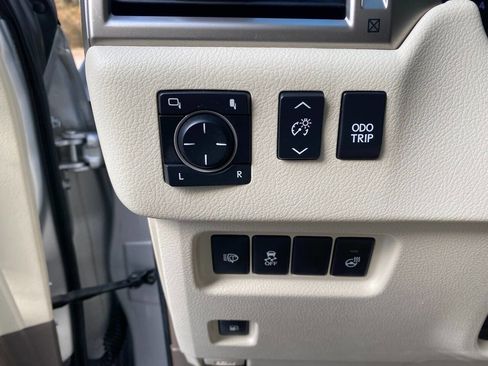 Used 2013 Lexus GX 460 Premium image 18