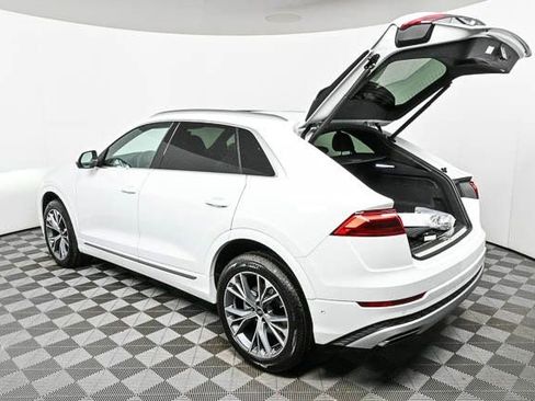 Used 2025 Audi Q8 Premium image 27