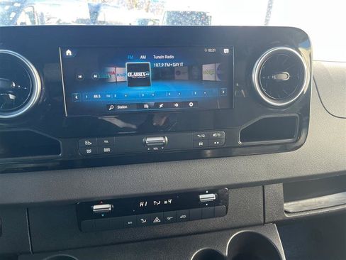 Used 2024 Mercedes-Benz Sprinter 2500 image 23