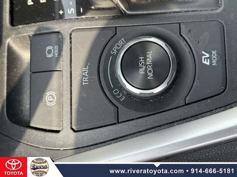 Used 2019 Toyota RAV4 LE w/ Carpet Mat Package AWD/4WD image 25