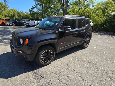 Used 2023 Jeep Renegade Trailhawk AWD/4WD image 2