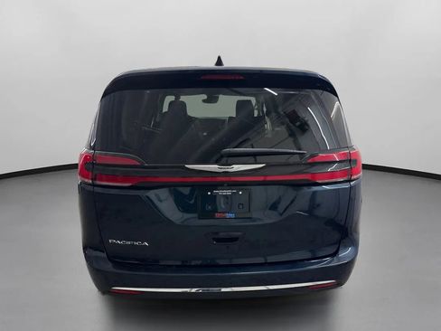 Used 2023 Chrysler Pacifica Touring-L FWD image 8