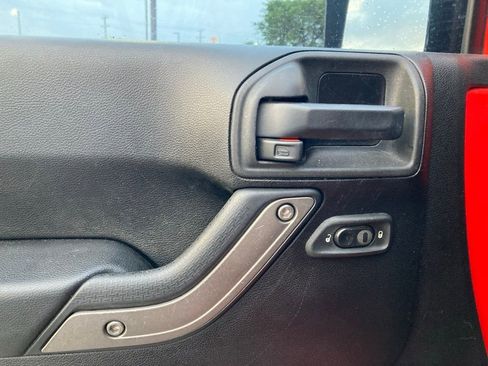 Used 2013 Jeep Wrangler Unlimited Sport image 13